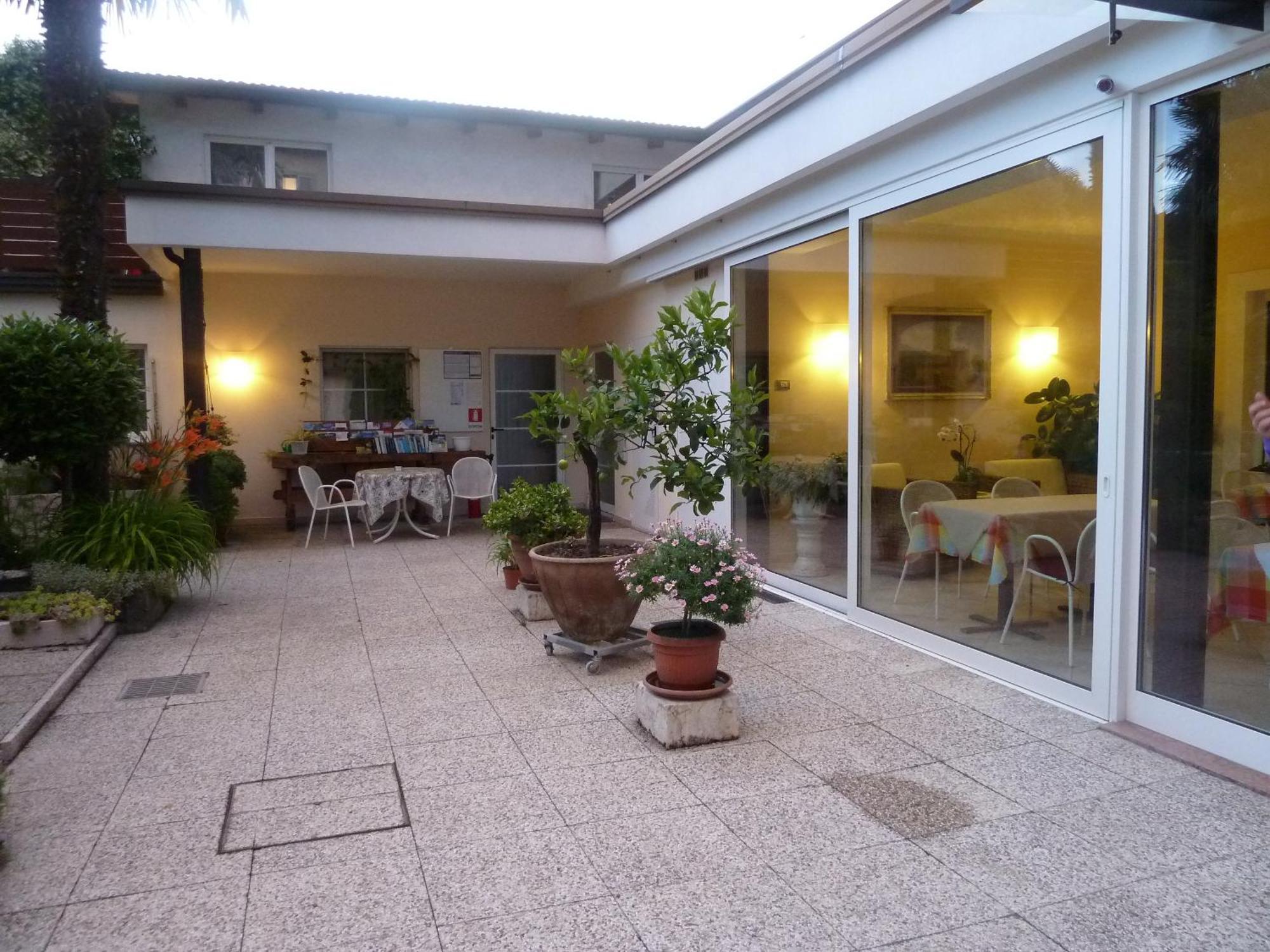 Couette-café Garni Ischia *